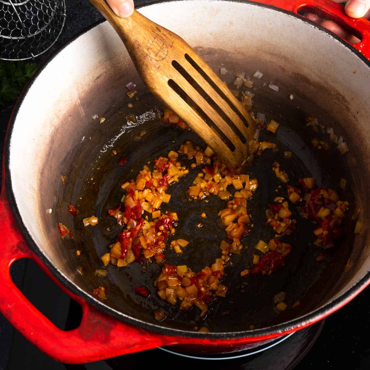 Cooking shallots, garlic and chili together